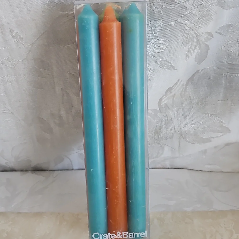 Crate& Barrel 6 Taper Candles.